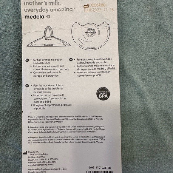 Medela 20mm nipple shield and case - Picture 2 of 2